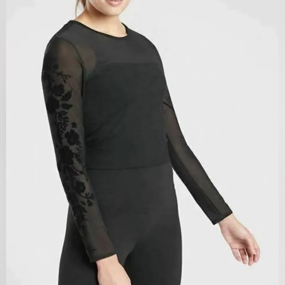 Athleta Limited Edition Velvet Rose Cropped Long Sleeve